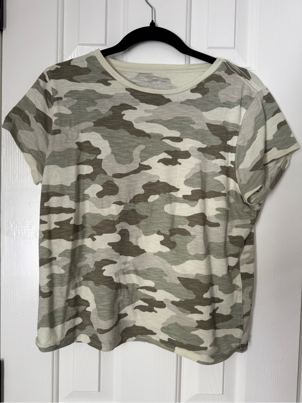 American Eagle Outfitters Camo Short Sleeve Tee - Olive & Cream